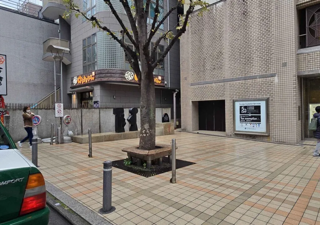 meeting point for the Nishiki market tour