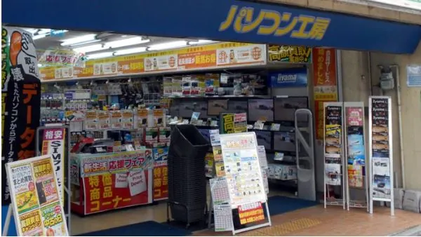 Exterior of PC Koubou in Kyoto anime district, showcasing tech and gaming components for enthusiasts